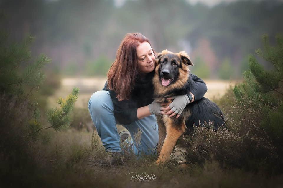 Kelly Van Den Bosch met haar hond